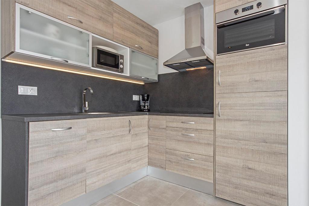 Apartamento Moderno Con Piscina Y Parking Cerca De La Playa Apartment