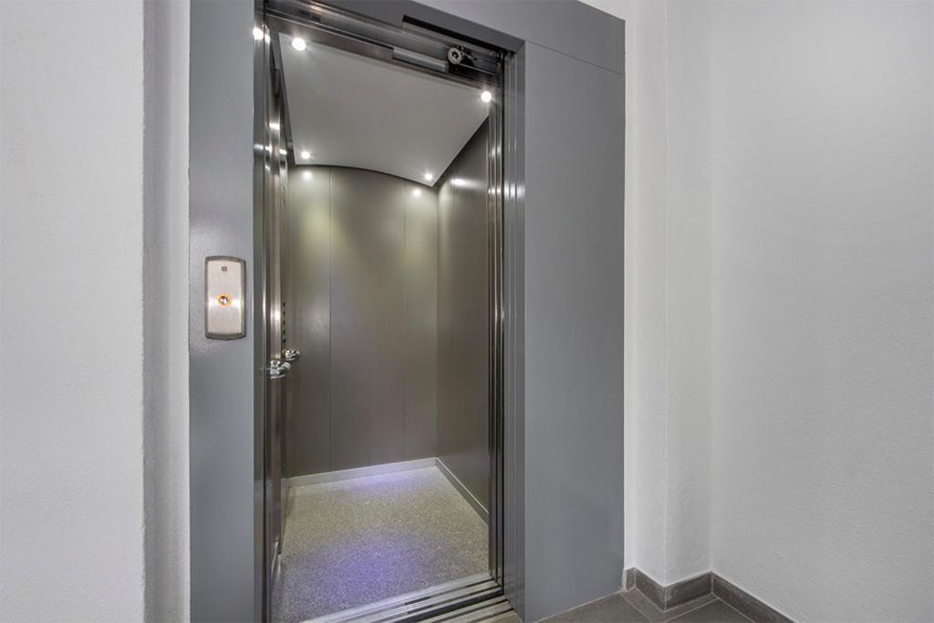 Apartamento Moderno Con Piscina Y Parking Cerca De La Playa *